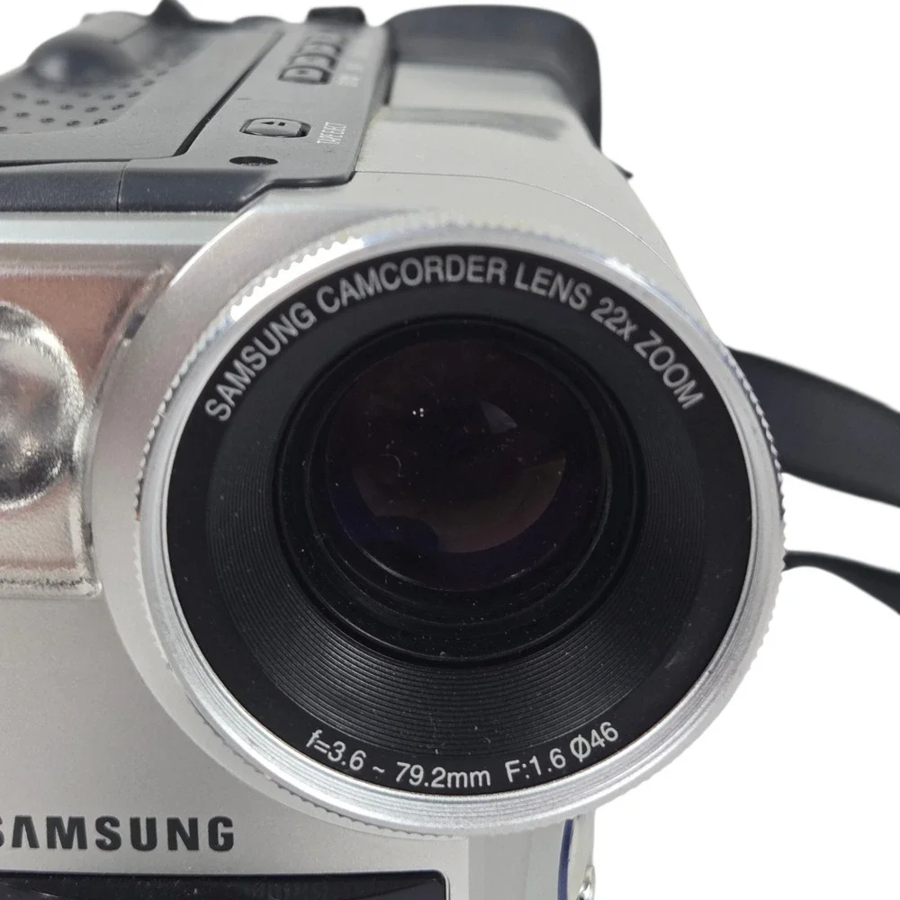 Samsung SCL610 Hi8 8mm Camcorder w Bag, Charger, A/V Cable, Tape, + Manual VIDEO
